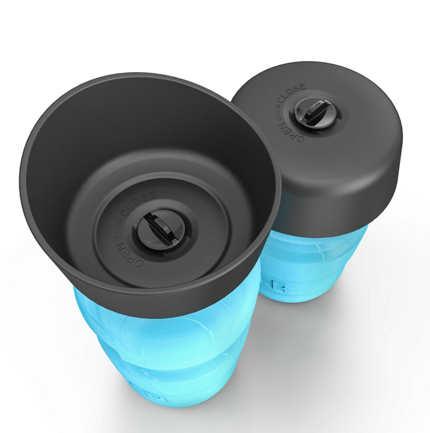 Capuchon de la gourde Niddly déplié en bol avec valve anti-fuite